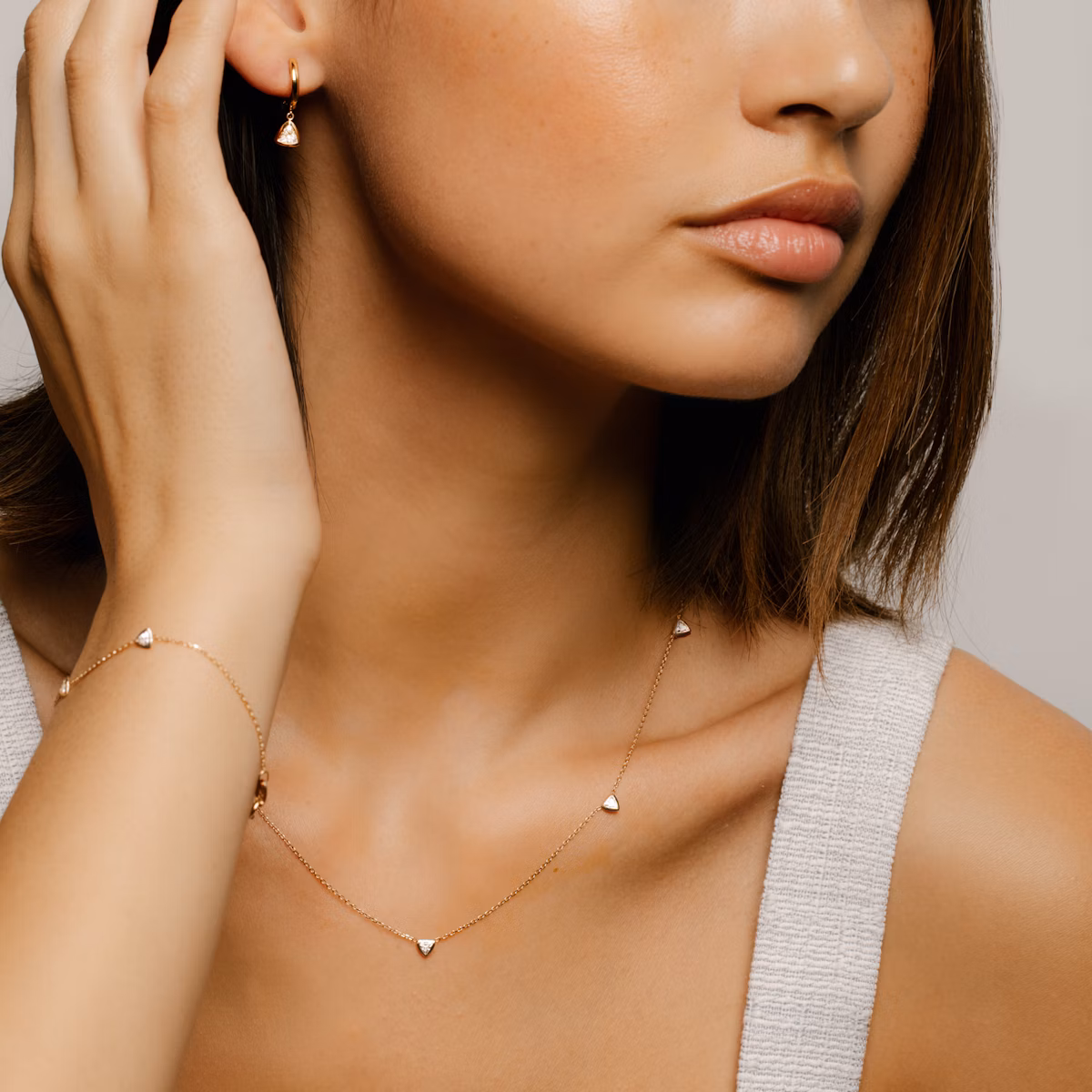 Knife-Edge Bezel Station Necklace | Trillion | 14k | Yellow Gold | chainLength: 16-18