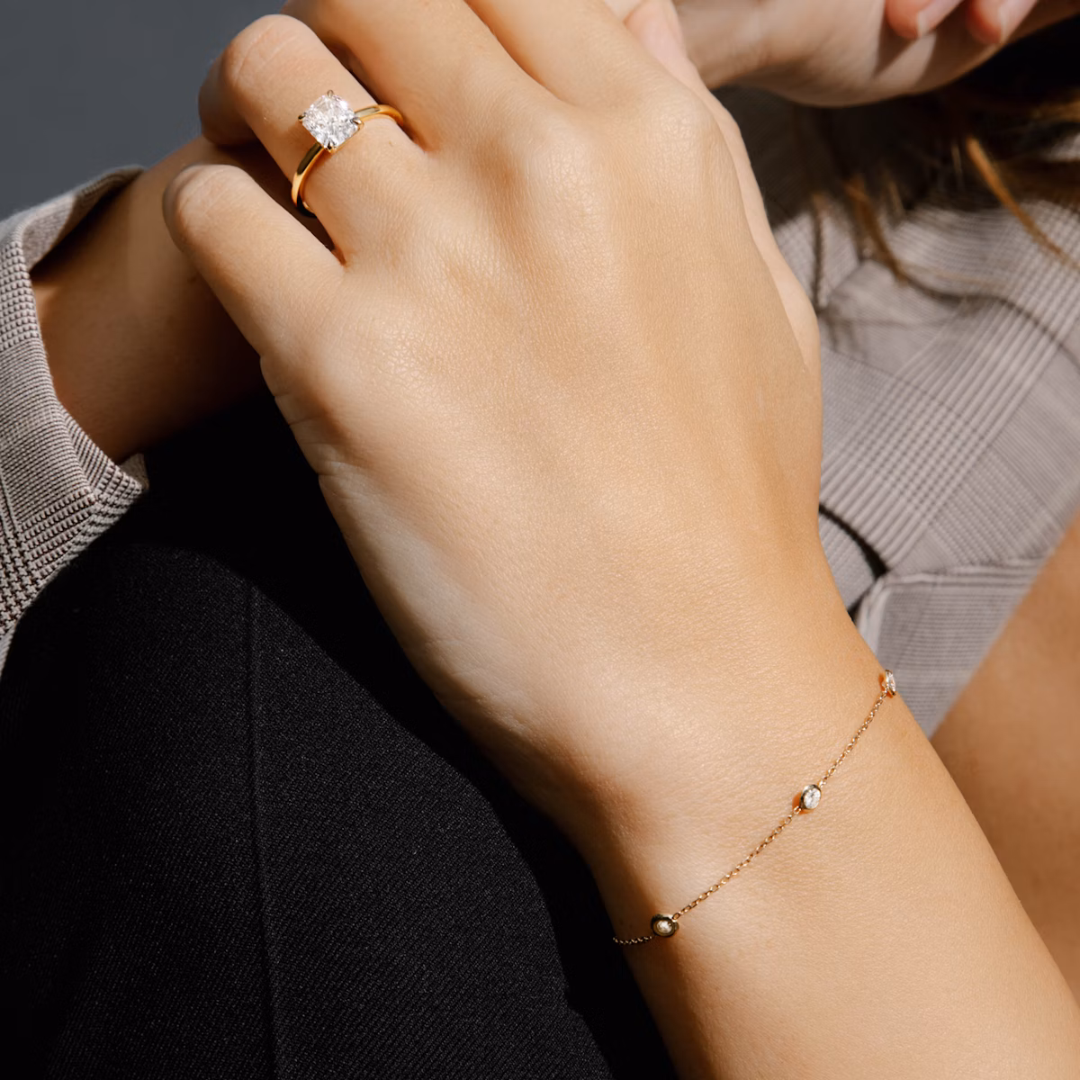 Knife-Edge Bezel Station Bracelet | Round Brilliant | 14k | White Gold | chainLength: 7
