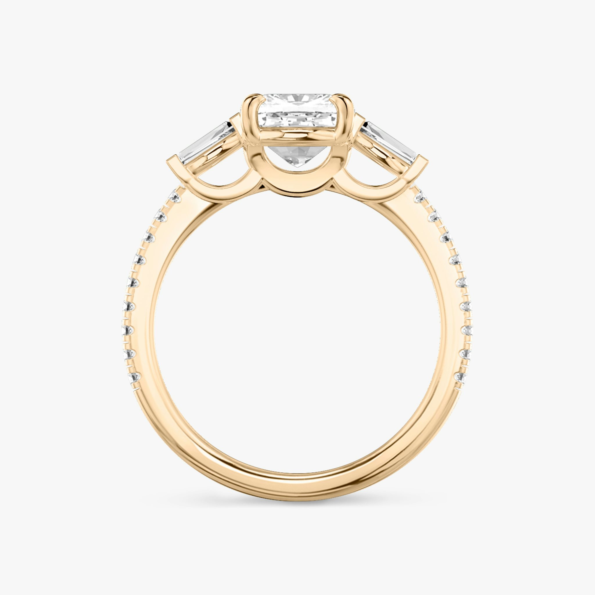 Three Stone | Cushion | 14k | Roségold | bandAccent: Mit Pavé-Besatz | sideStoneCarat: 0.10ct | sideStoneShape: Konisches Baguette | diamondOrientation: vertical | caratWeight: other