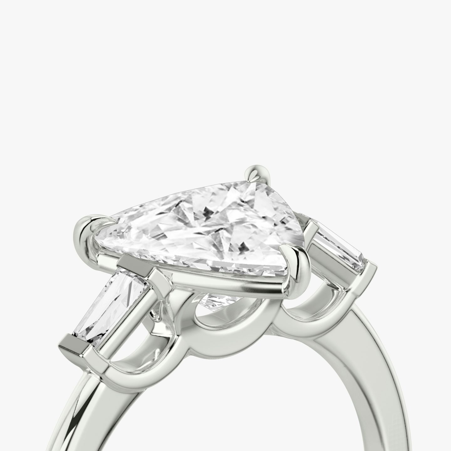 Three Stone | Trillant | 18k | Weißgold | bandAccent: Ohne Pavé-Besatz | sideStoneCarat: 0.10ct | sideStoneShape: Konisches Baguette | diamondOrientation: vertical | caratWeight: other