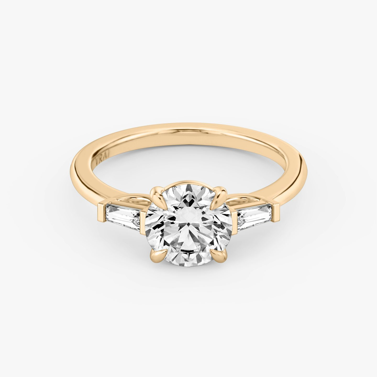 Three Stone | Rund | 14k | Roségold | bandAccent: Ohne Pavé-Besatz | caratWeight: other | sideStoneCarat: 0.10ct | sideStoneShape: Konisches Baguette | diamondOrientation: vertical