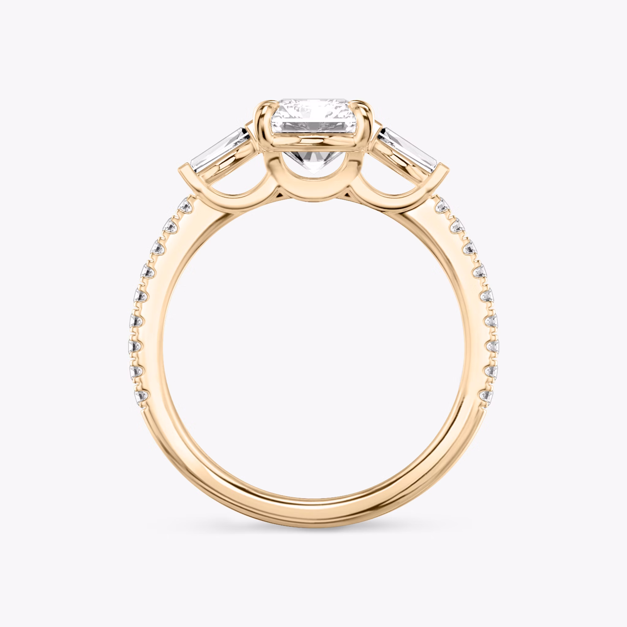 Three Stone | Radiant | 14k | Roségold | bandAccent: Mit Pavé-Besatz | sideStoneCarat: 0.10ct | sideStoneShape: Konisches Baguette | diamondOrientation: vertical | caratWeight: other