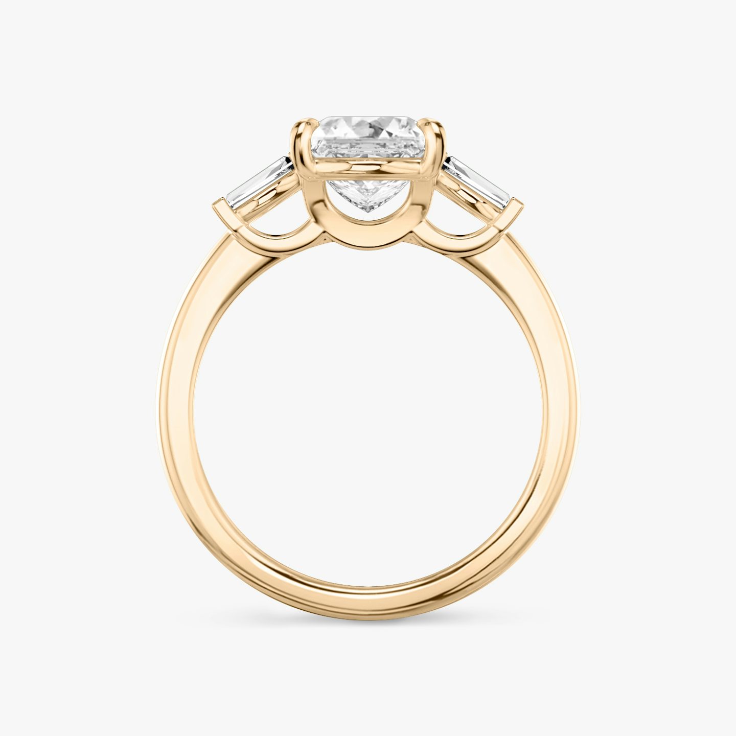 Anillo de compromiso Three Stone | Princesa | 14k | Oro rosa | bandAccent: Simple | sideStoneCarat: 0.10ct | sideStoneShape: Baguette Cónica | diamondOrientation: vertical | caratWeight: other