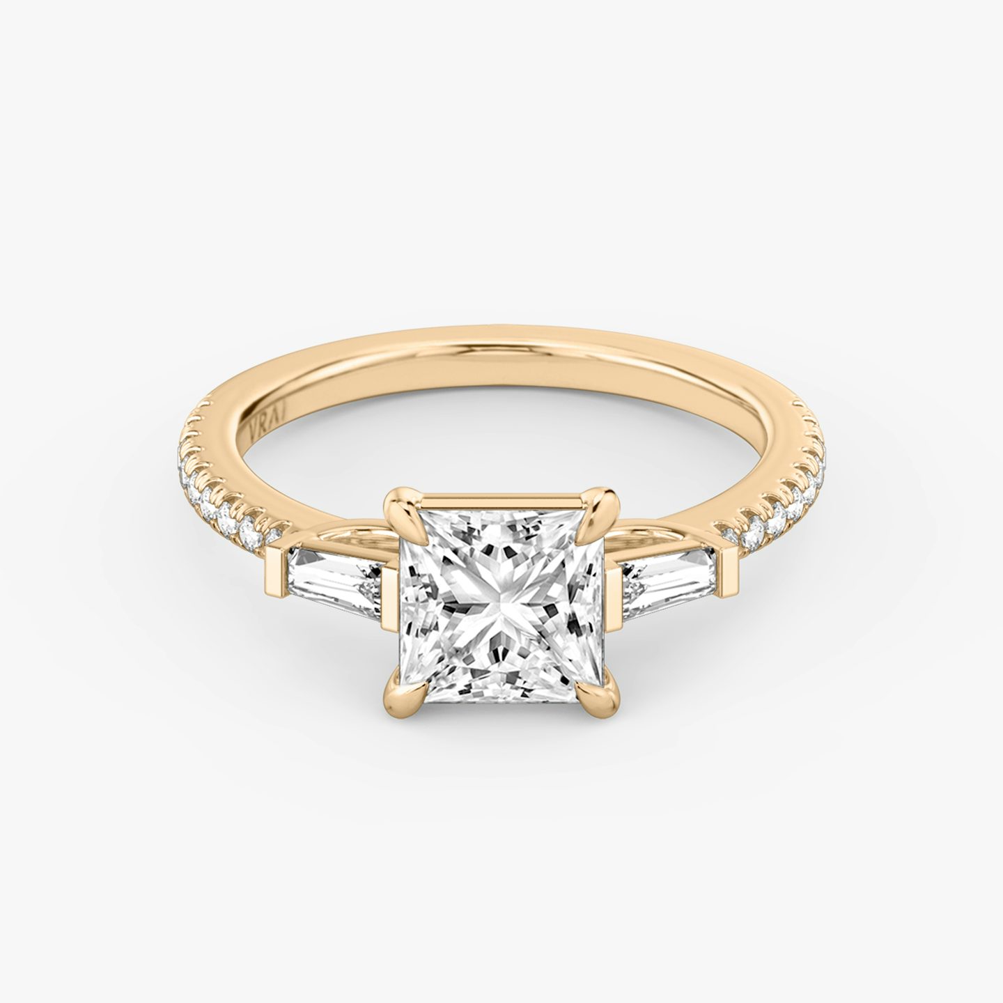Three Stone | Princess | 14k | Roségold | bandAccent: Mit Pavé-Besatz | sideStoneCarat: 0.10ct | sideStoneShape: Konisches Baguette | diamondOrientation: vertical | caratWeight: other