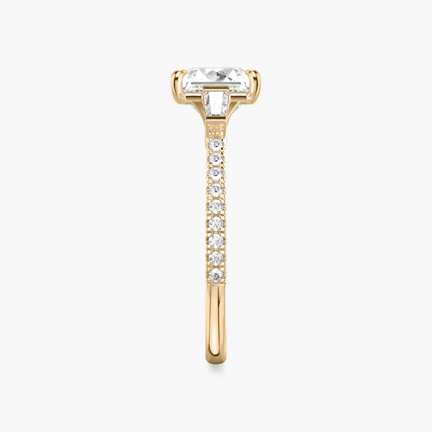 Three Stone | Princess | 14k | Roségold | bandAccent: Mit Pavé-Besatz | sideStoneCarat: 0.10ct | sideStoneShape: Konisches Baguette | diamondOrientation: vertical | caratWeight: other