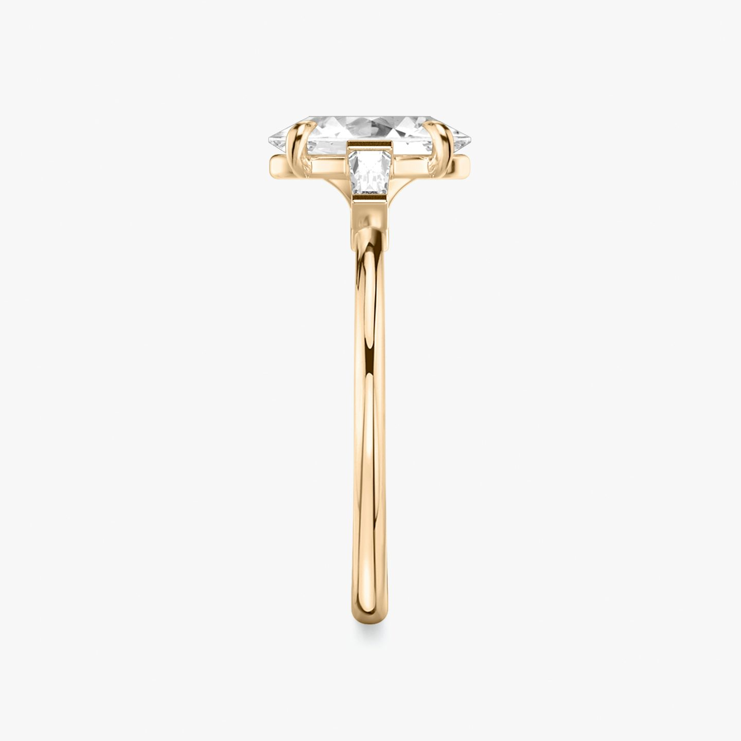 Three Stone | Oval | 14k | Roségold | bandAccent: Ohne Pavé-Besatz | sideStoneCarat: 0.10ct | sideStoneShape: Konisches Baguette | diamondOrientation: vertical | caratWeight: other