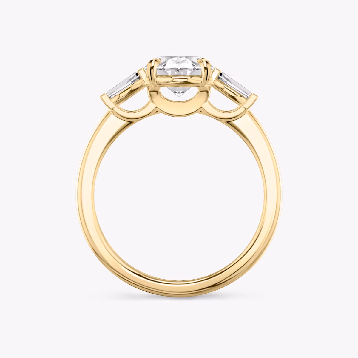 Three Stone | Oval | 18k | Gelbgold | bandAccent: Ohne Pavé-Besatz | sideStoneCarat: 0.10ct | sideStoneShape: Konisches Baguette | diamondOrientation: vertical | caratWeight: other