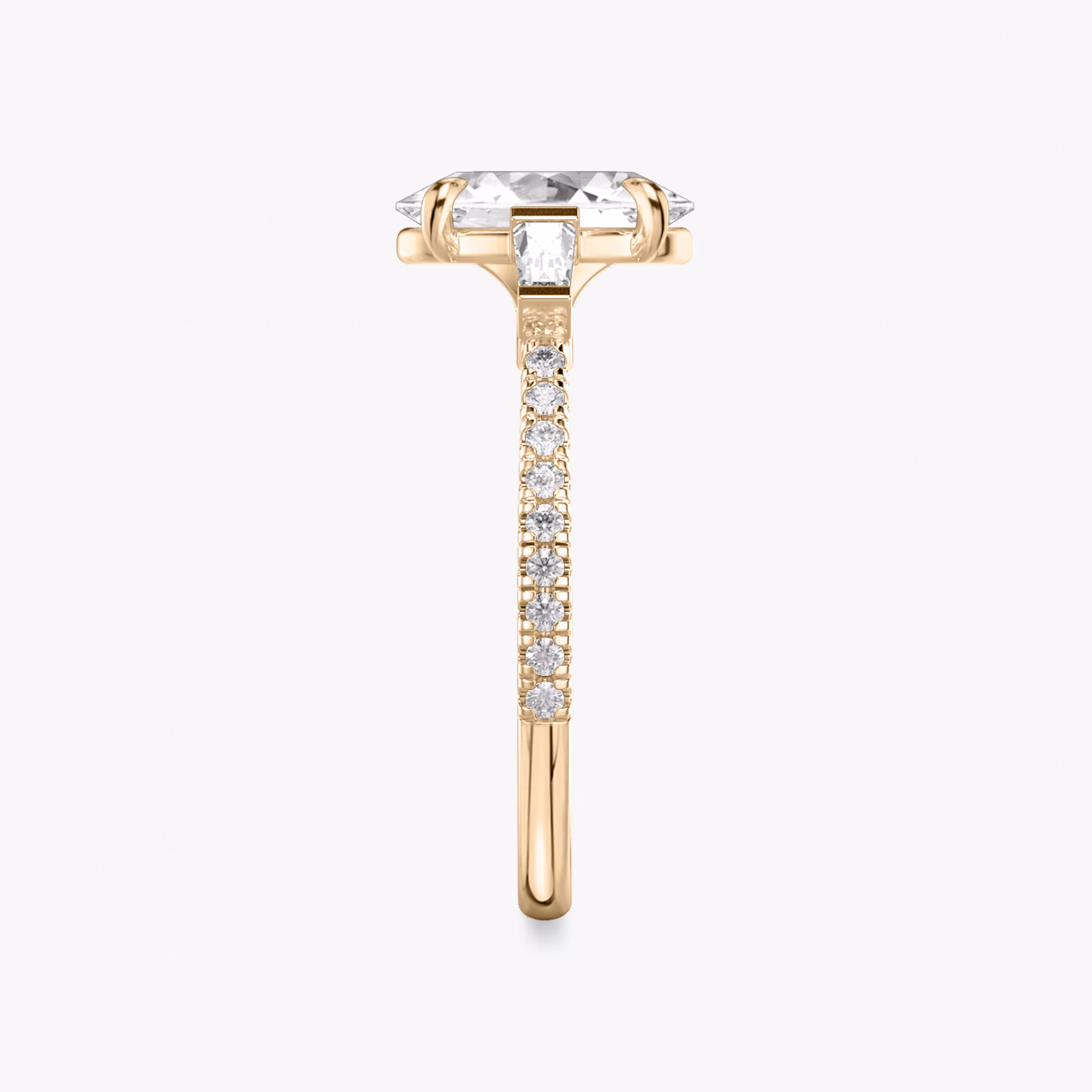 Three Stone | Oval | 14k | Roségold | bandAccent: Mit Pavé-Besatz | sideStoneCarat: 0.10ct | sideStoneShape: Konisches Baguette | diamondOrientation: vertical | caratWeight: other