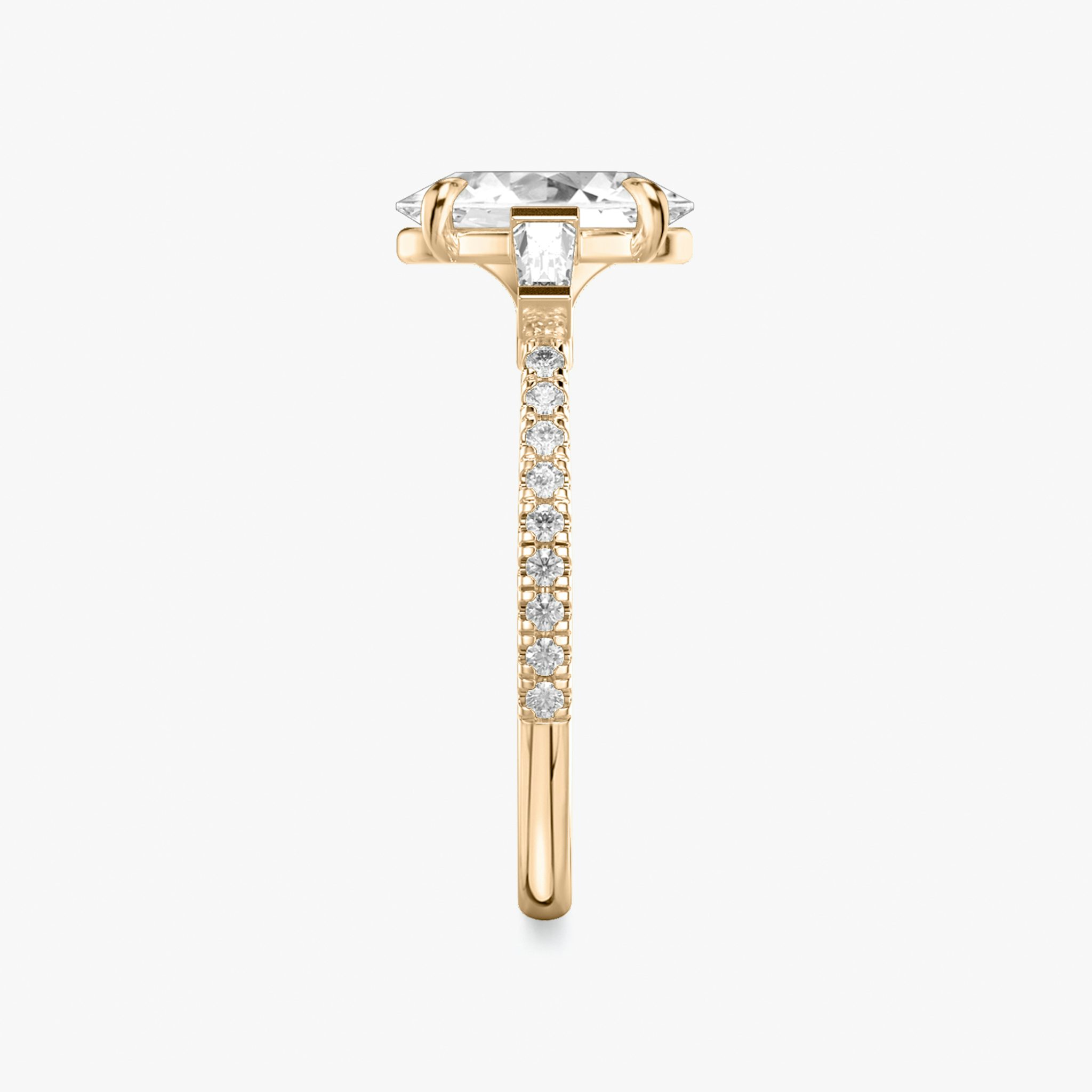 Three Stone | Oval | 14k | Roségold | bandAccent: Mit Pavé-Besatz | sideStoneCarat: 0.10ct | sideStoneShape: Konisches Baguette | diamondOrientation: vertical | caratWeight: other