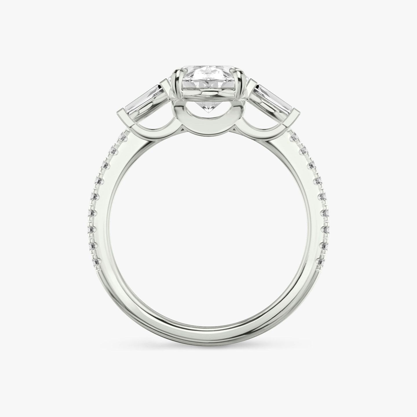 Three Stone | Oval | 18k | Weißgold | bandAccent: Mit Pavé-Besatz | sideStoneCarat: 0.10ct | sideStoneShape: Konisches Baguette | diamondOrientation: vertical | caratWeight: other