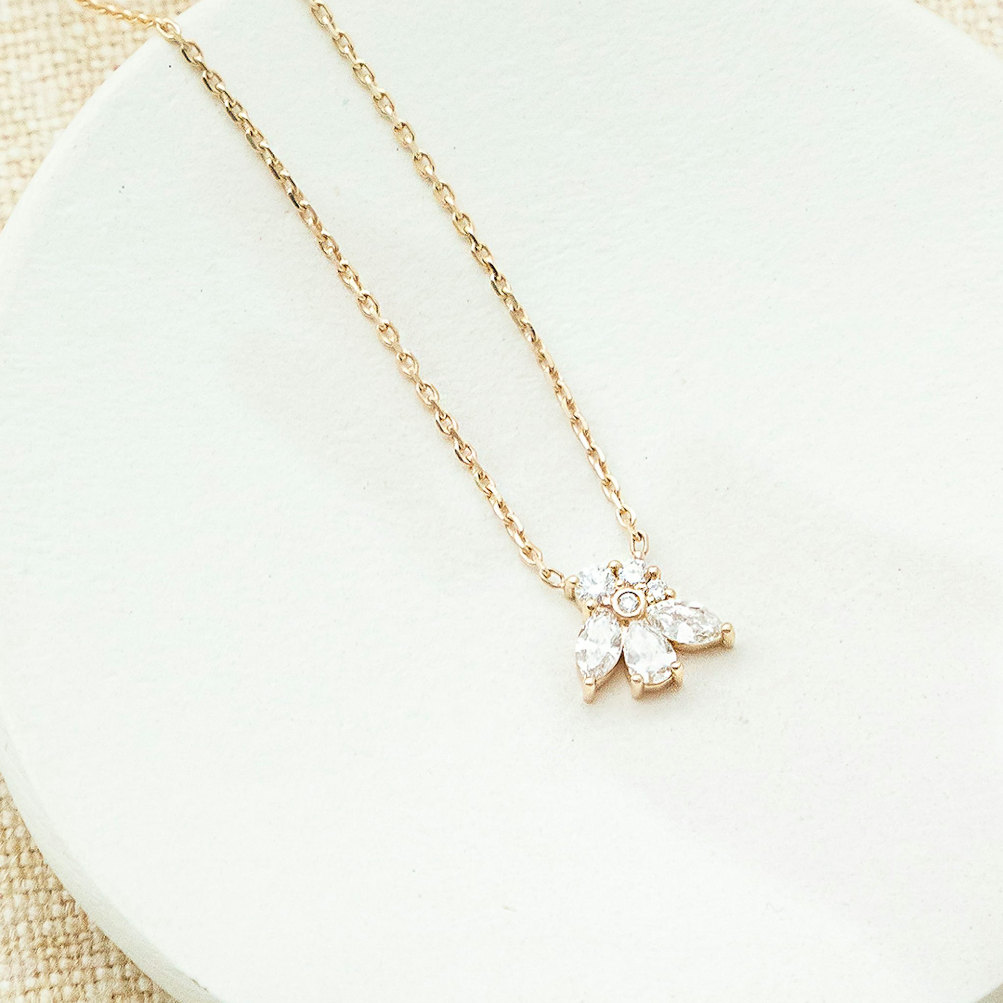 Perennial Necklace | round-brilliant+pear+marquise | 14k | Yellow Gold | chainLength: 16-18