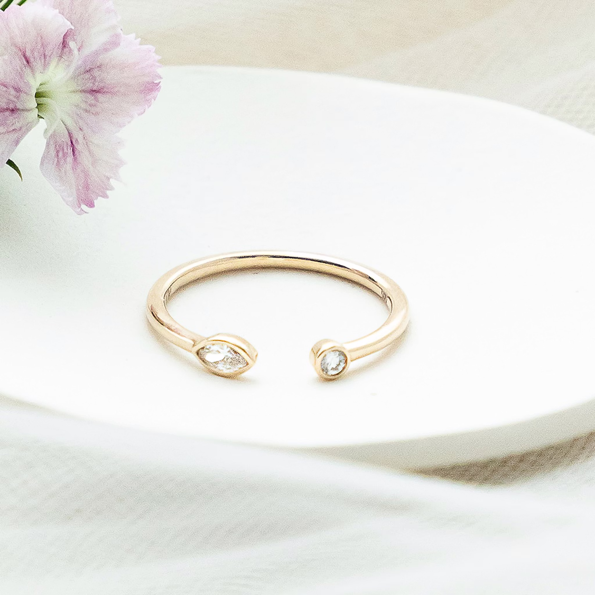 Petal Ring | round-brilliant+marquise | 14k | Yellow Gold