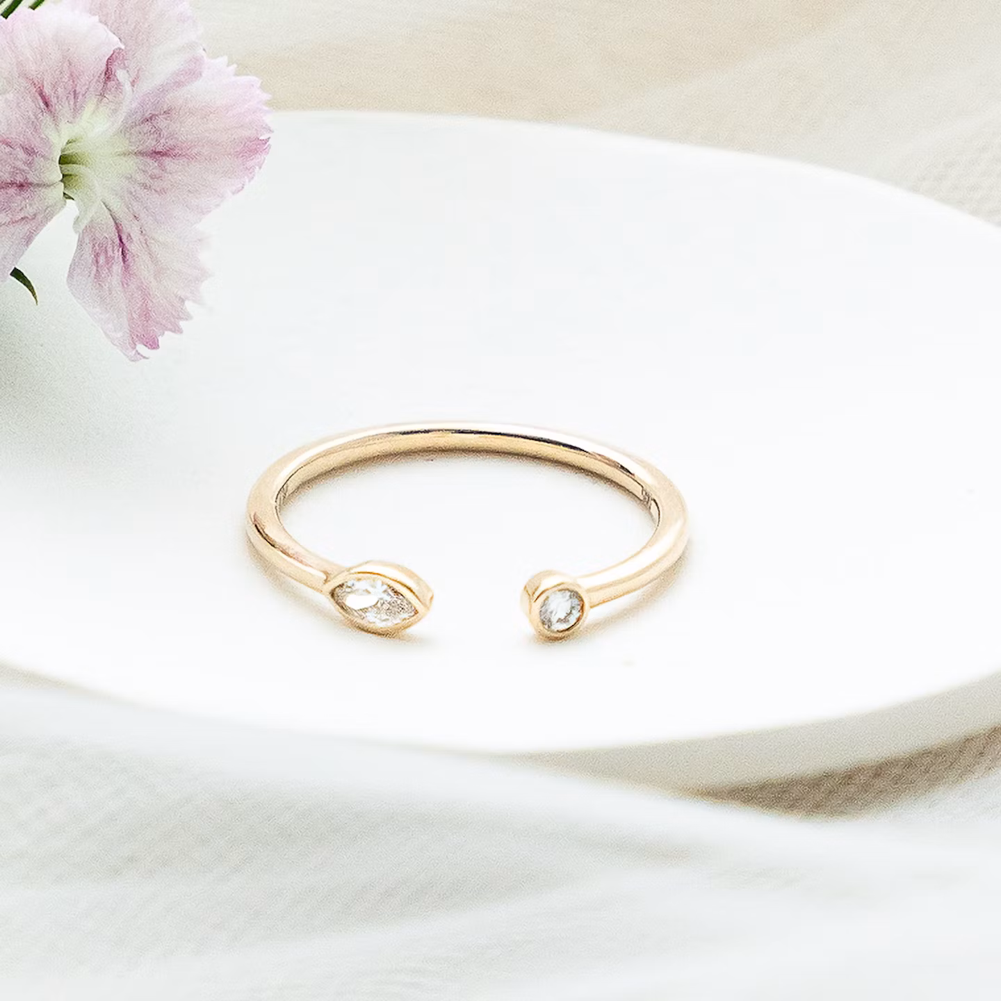 Petal Ring | round-brilliant+marquise | 14k | Yellow Gold