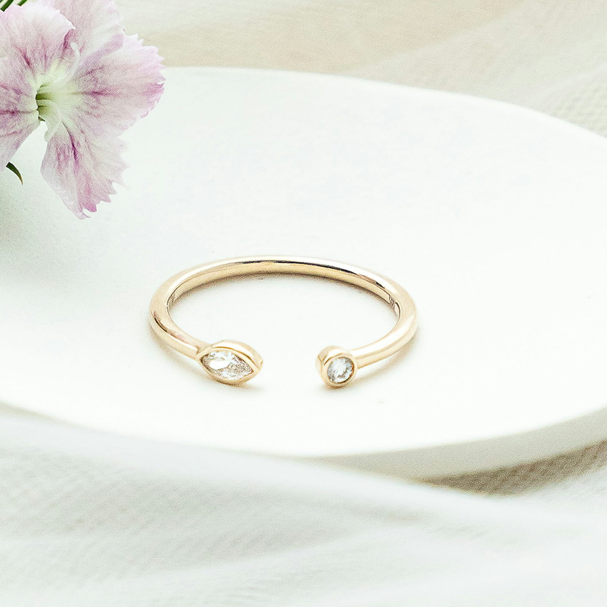 Petal Ring | round-brilliant+marquise | 14k | Yellow Gold