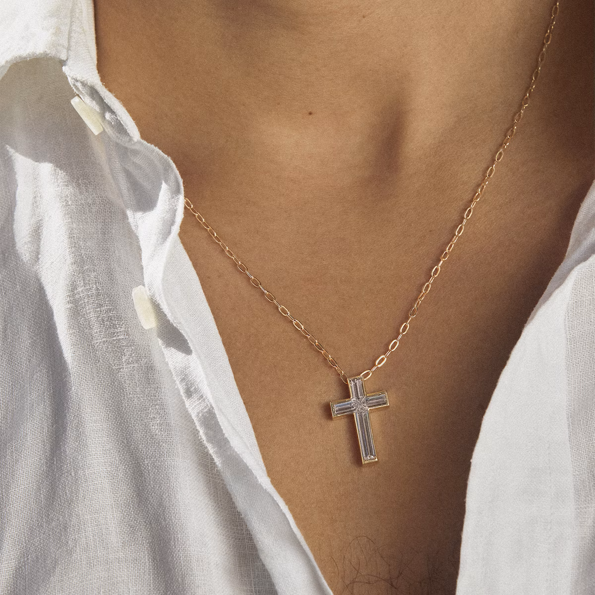VRAI Solitaire Cross | cross | Platinum | stoneSetting: full-bezel | chainLength: 18-20