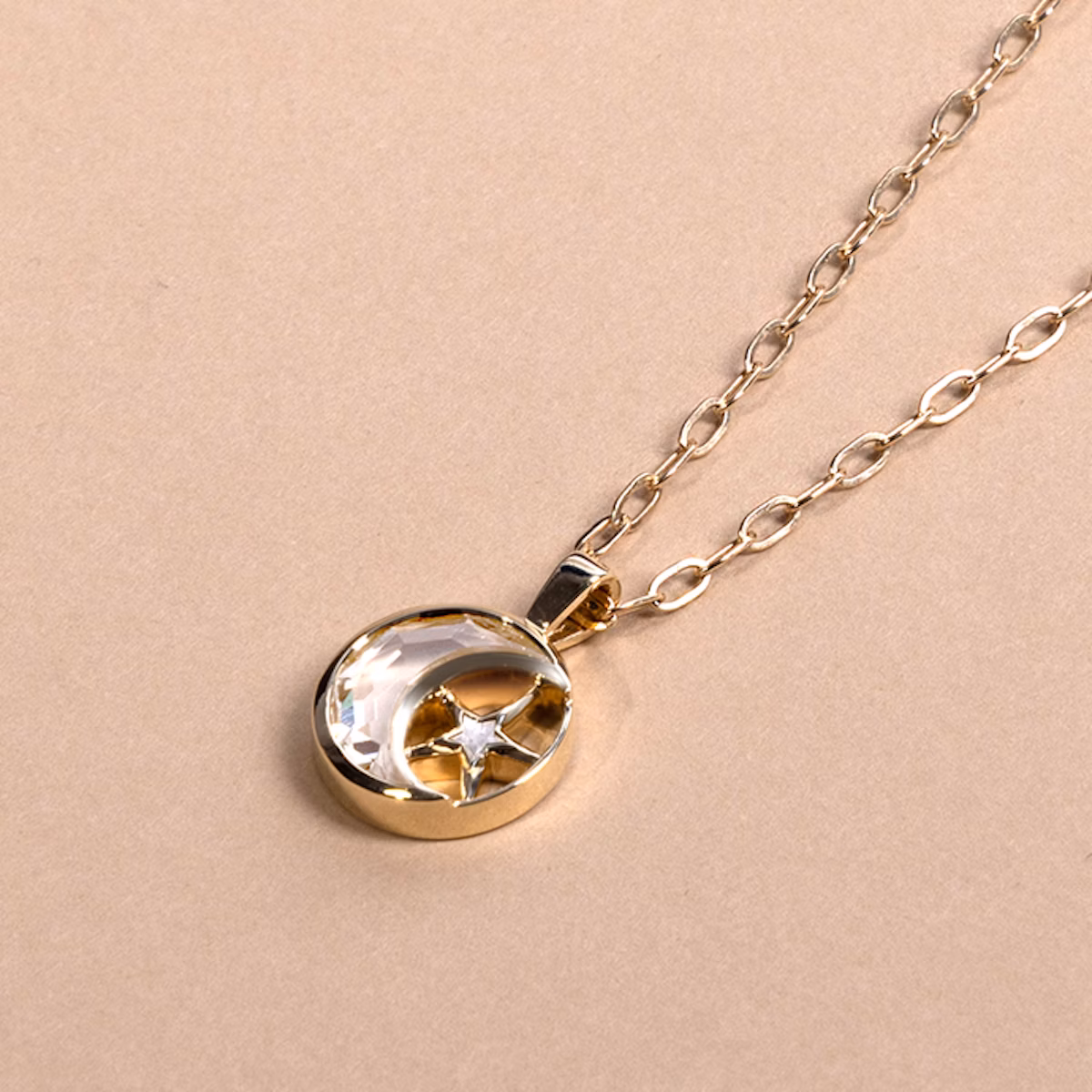 VRAI Solitaire Moon Pendant | 18k | Yellow Gold | chainLength: 18-20