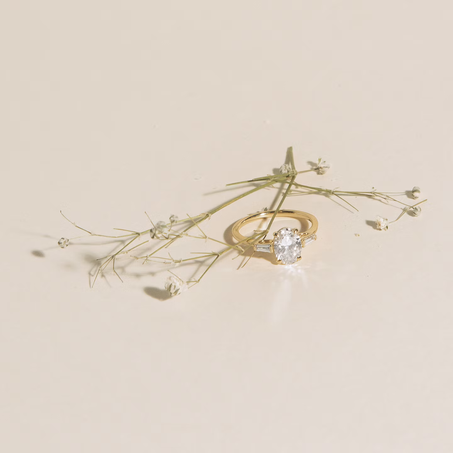 The Three Stone | Oval | 18k | White Gold | bandAccent: Plain | sideStoneCarat: 0.10ct | sideStoneShape: Tapered Baguette | diamondOrientation: vertical | caratWeight: other