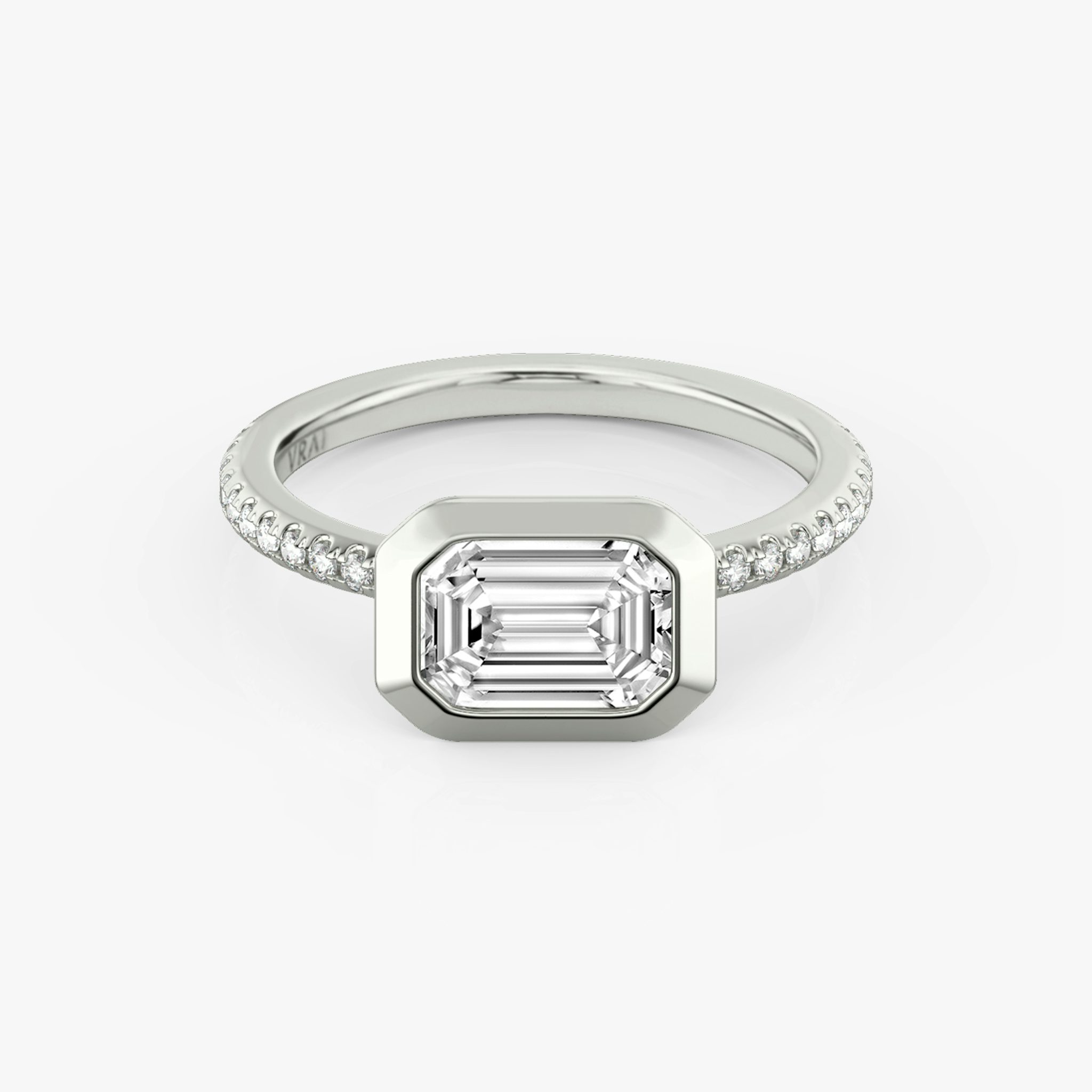 The Signature Bezel | Emerald | 18k | White Gold | bandAccent: Pavé | diamondOrientation: horizontal | caratWeight: other