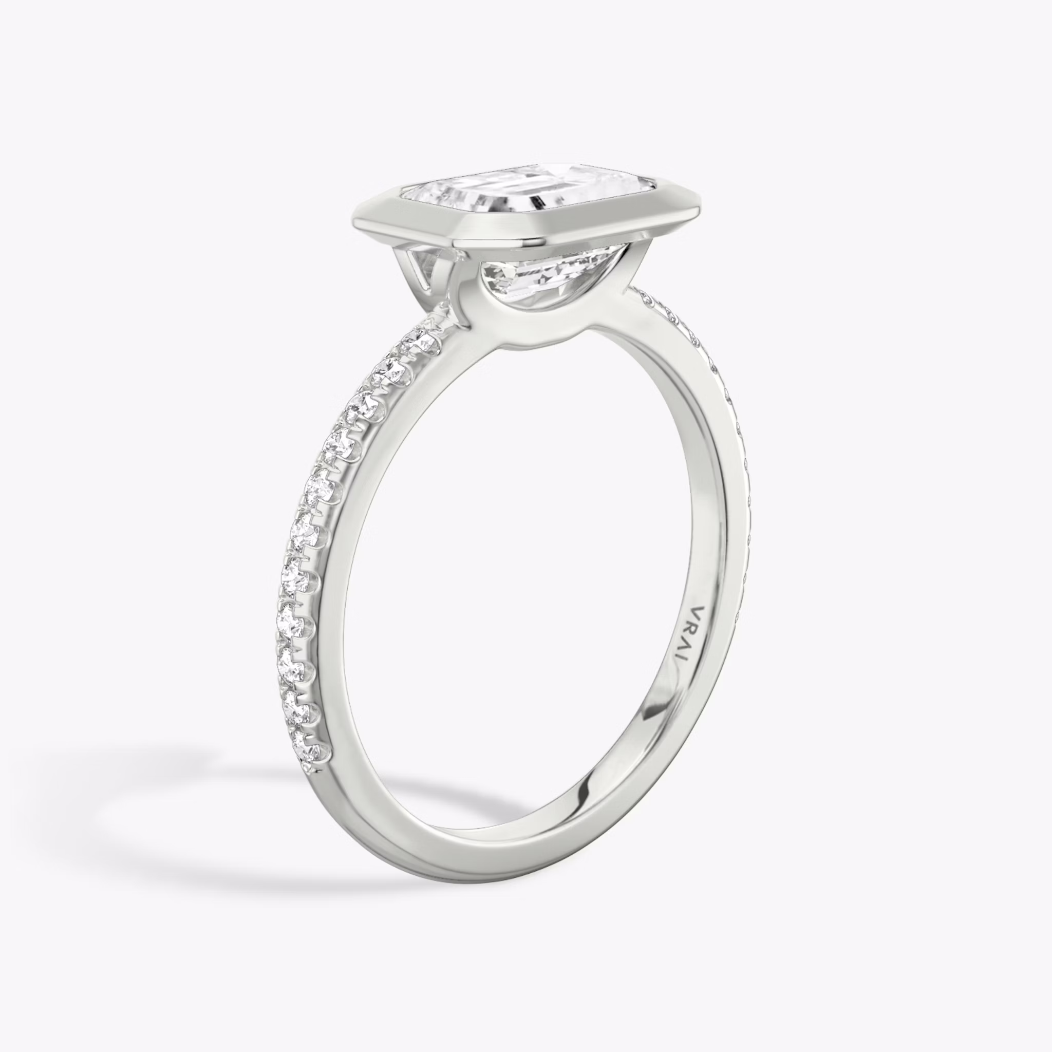 The Signature Bezel | Emerald | 18k | White Gold | bandAccent: Pavé | diamondOrientation: horizontal | caratWeight: other