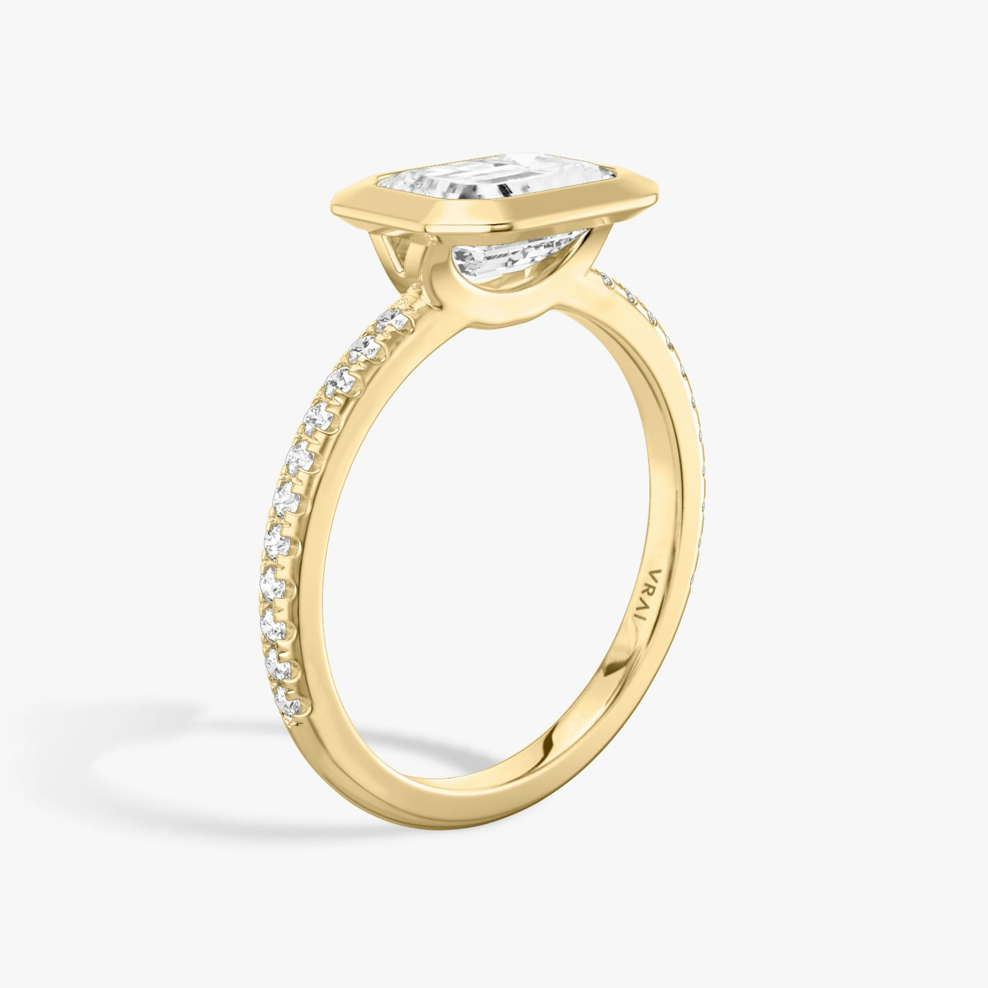 The Signature Bezel | Emerald | 18k | Yellow Gold | bandAccent: Pavé | diamondOrientation: horizontal | caratWeight: other