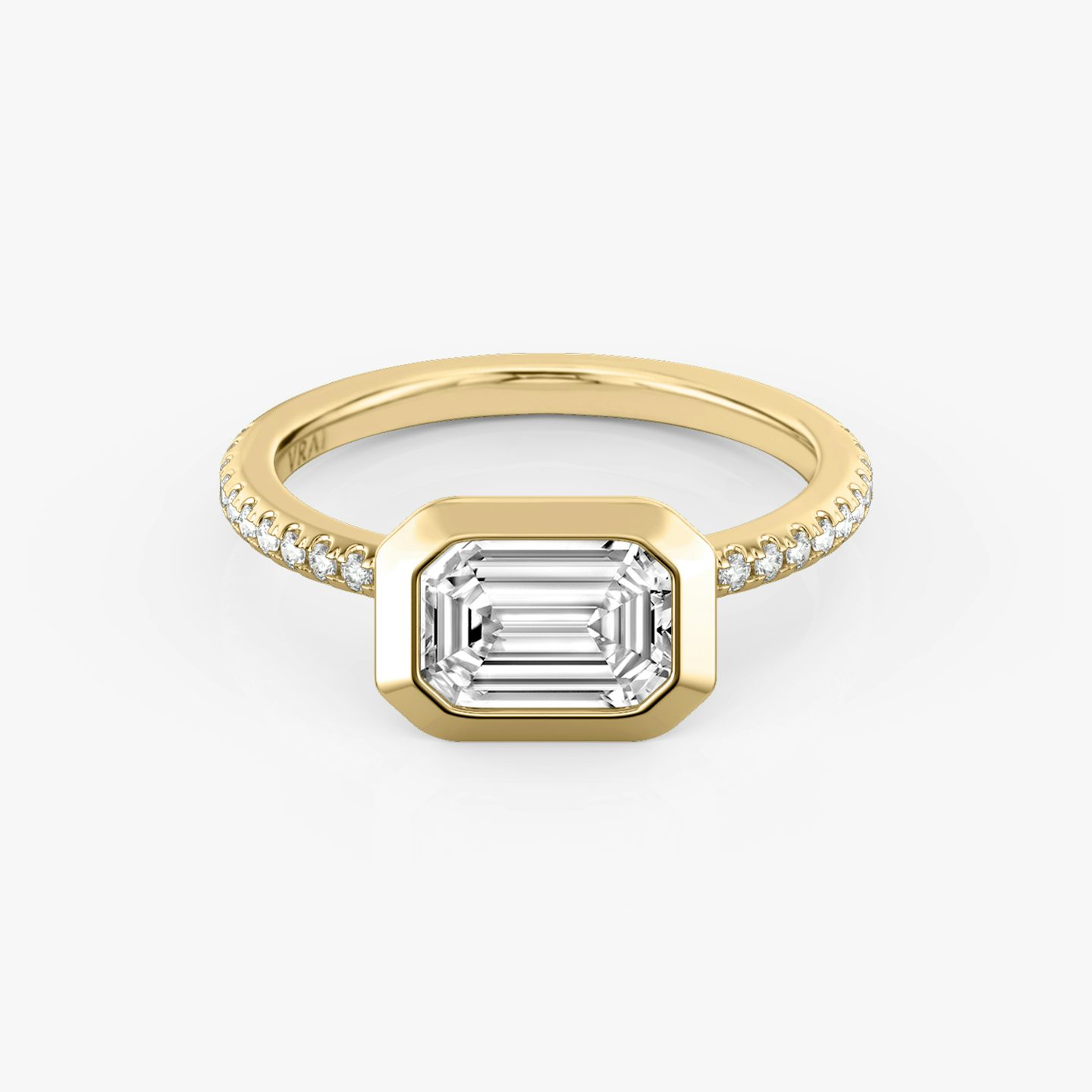 The Signature Bezel | Emerald | 18k | Yellow Gold | bandAccent: Pavé | diamondOrientation: horizontal | caratWeight: other