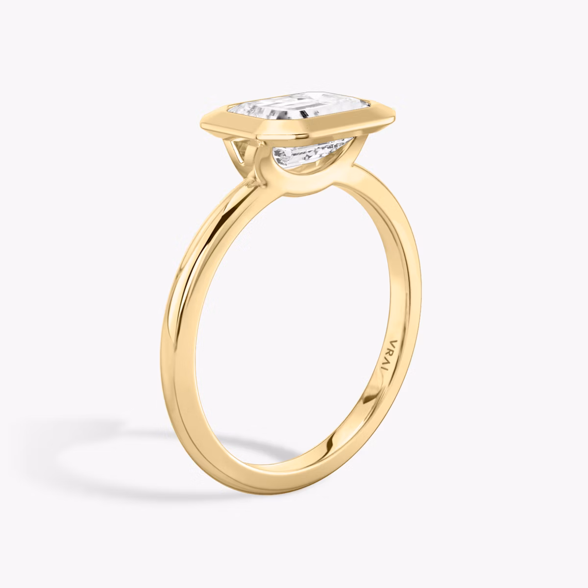 The Signature Bezel | Emerald | 18k | Yellow Gold | bandAccent: Plain | diamondOrientation: horizontal | caratWeight: other