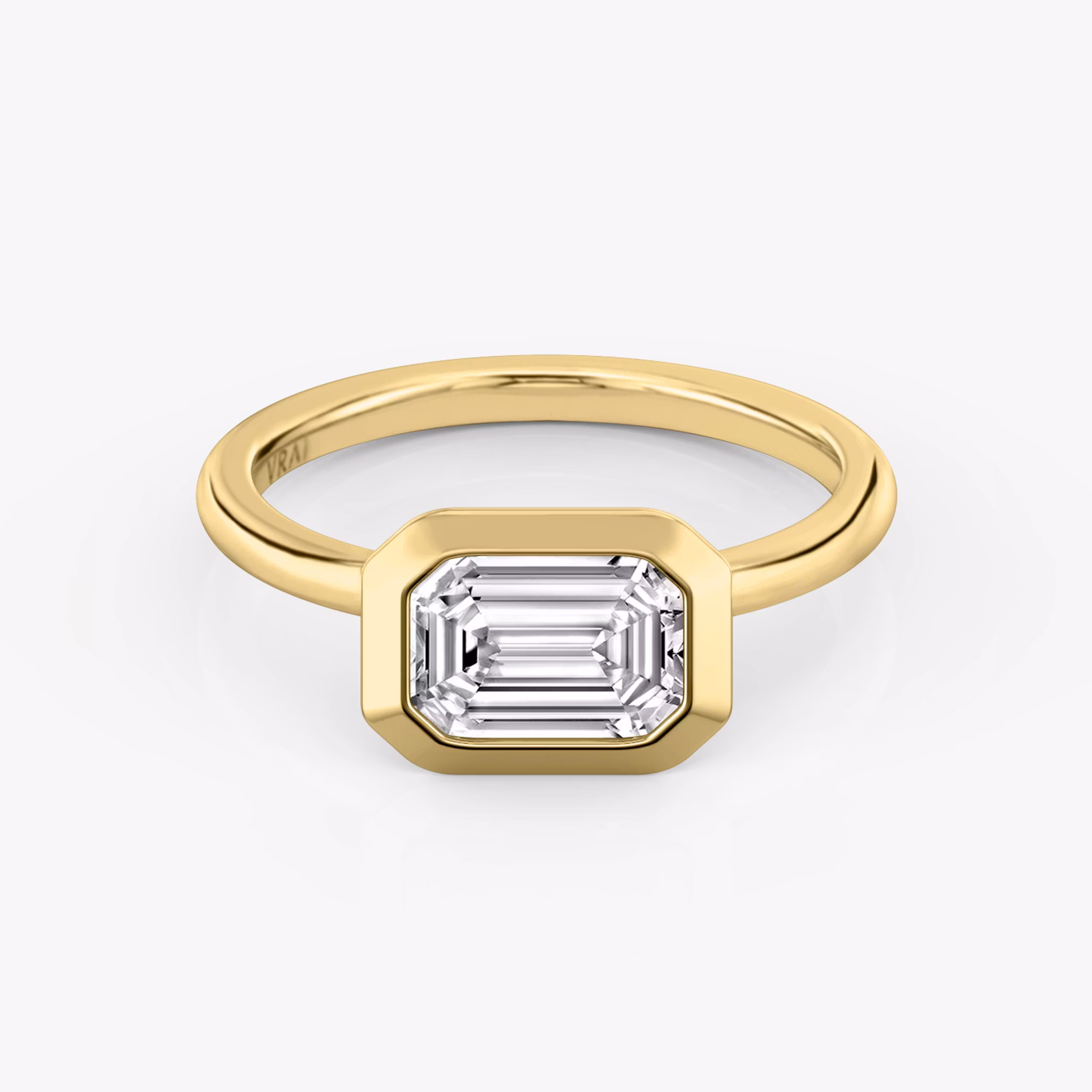 The Signature Bezel Emerald | Yellow Gold