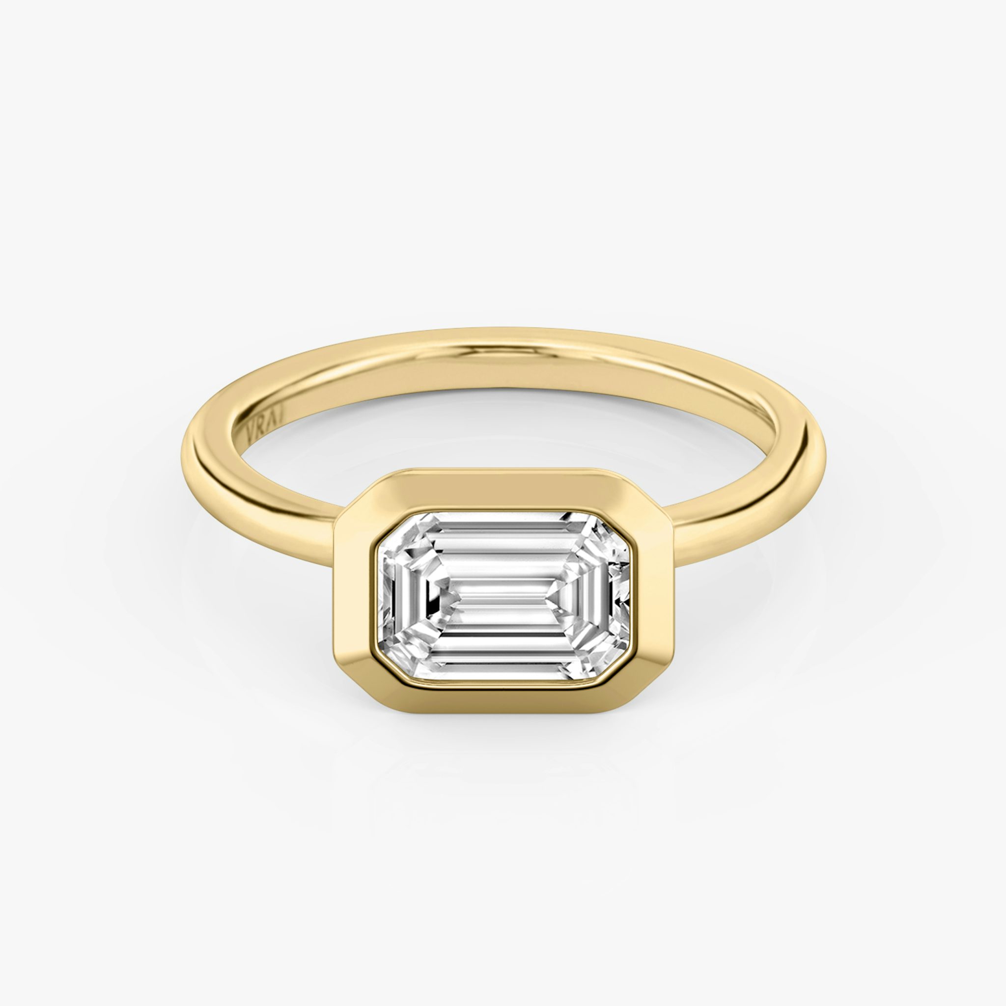 The Signature Bezel | Emerald | 18k | Yellow Gold | bandAccent: Plain | diamondOrientation: horizontal | caratWeight: other