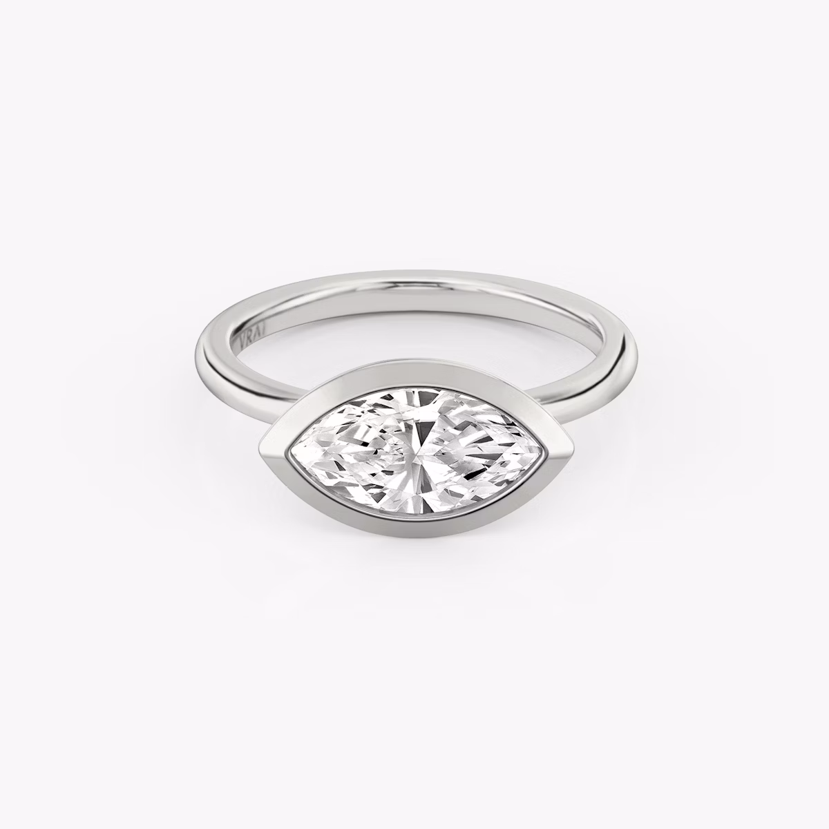 Anillo de compromiso Signature Bezel | Marquise | 18k | Oro blanco | bandAccent: Simple | diamondOrientation: horizontal | caratWeight: other