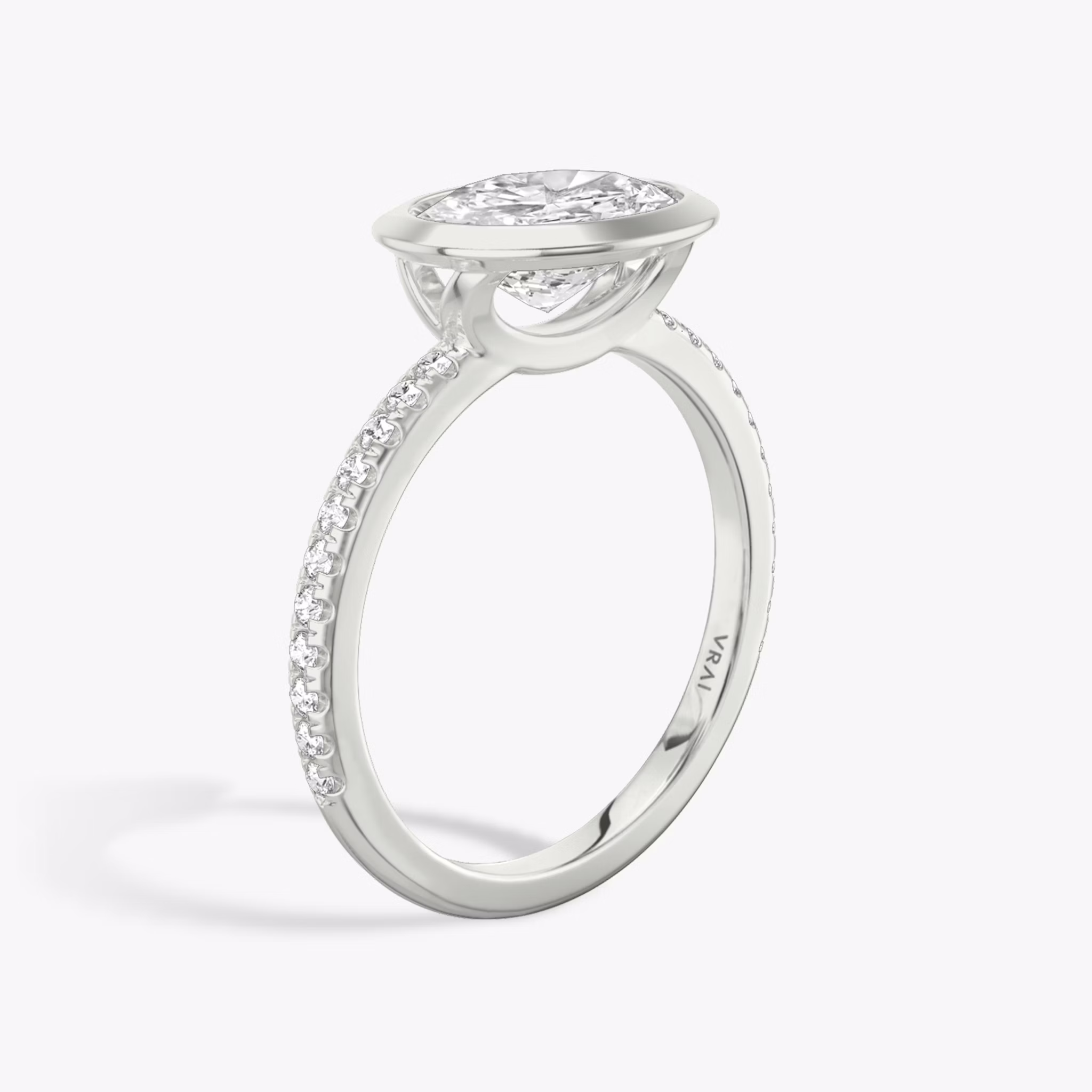 The Signature Bezel | Oval | 18k | White Gold | bandAccent: Pavé | diamondOrientation: horizontal | caratWeight: other