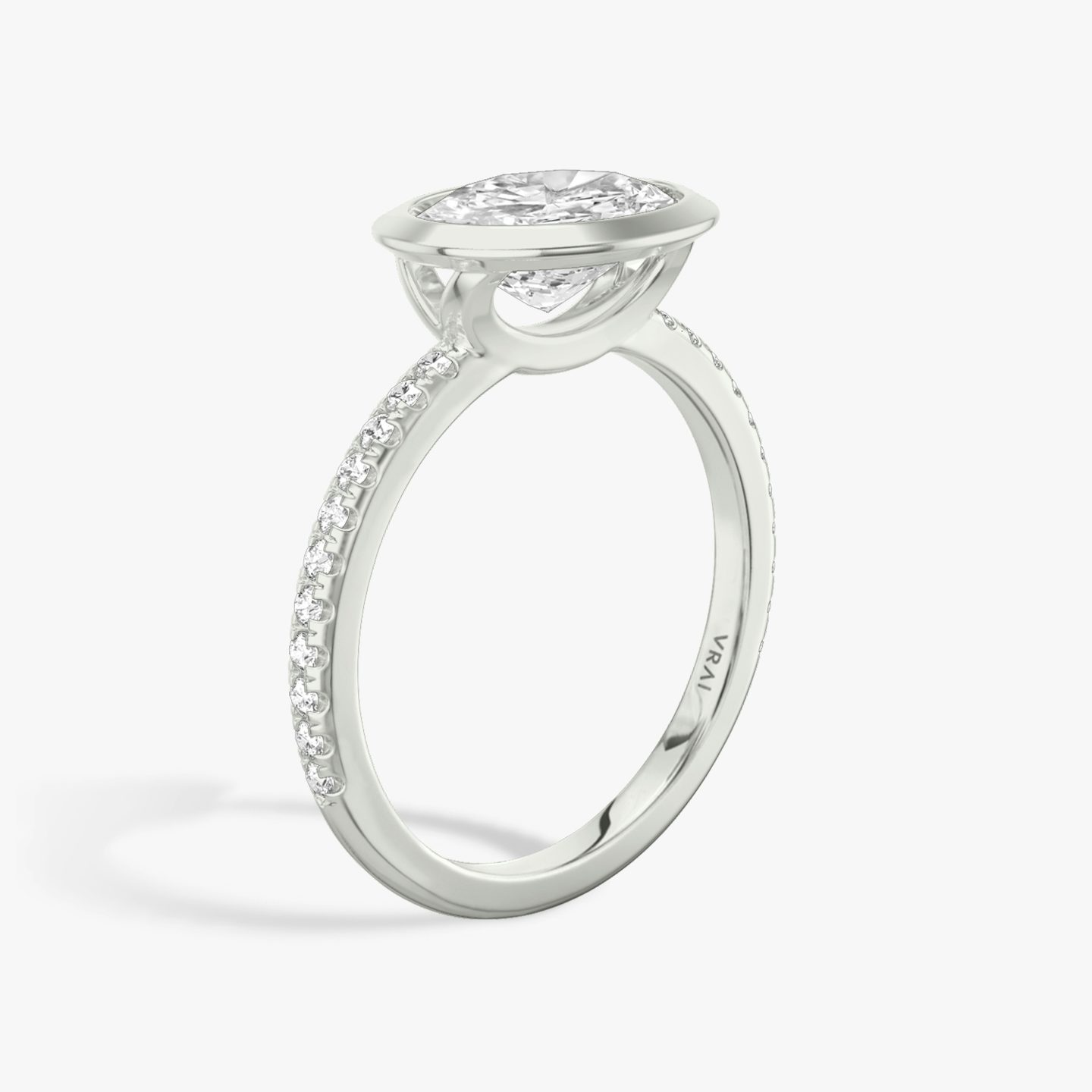 The Signature Bezel | Oval | Platinum | bandAccent: Pavé | diamondOrientation: horizontal | caratWeight: other