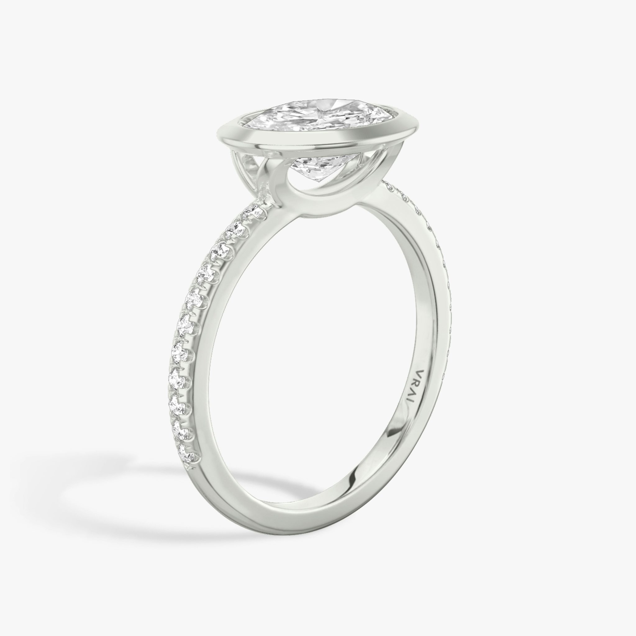 The Signature Bezel | Oval | 18k | White Gold | bandAccent: Pavé | diamondOrientation: horizontal | caratWeight: other