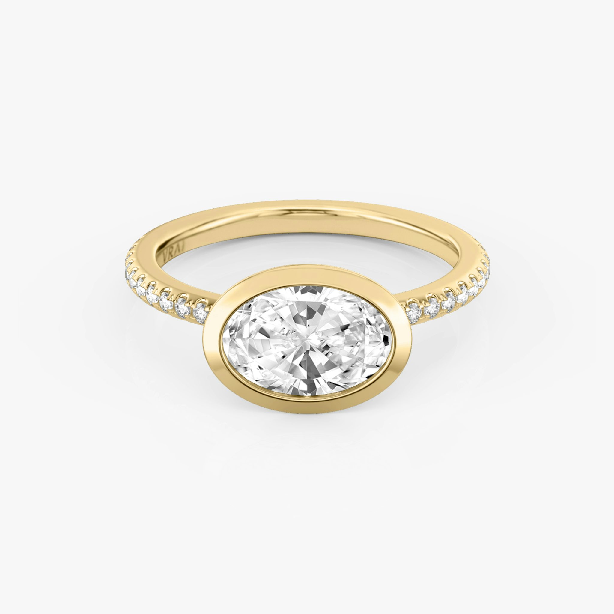 The Signature Bezel | Oval | 18k | Yellow Gold | bandAccent: Pavé | diamondOrientation: horizontal | caratWeight: other