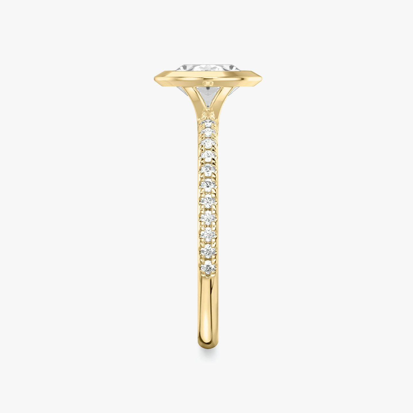 The Signature Bezel | Oval | 18k | Yellow Gold | bandAccent: Pavé | diamondOrientation: horizontal | caratWeight: other