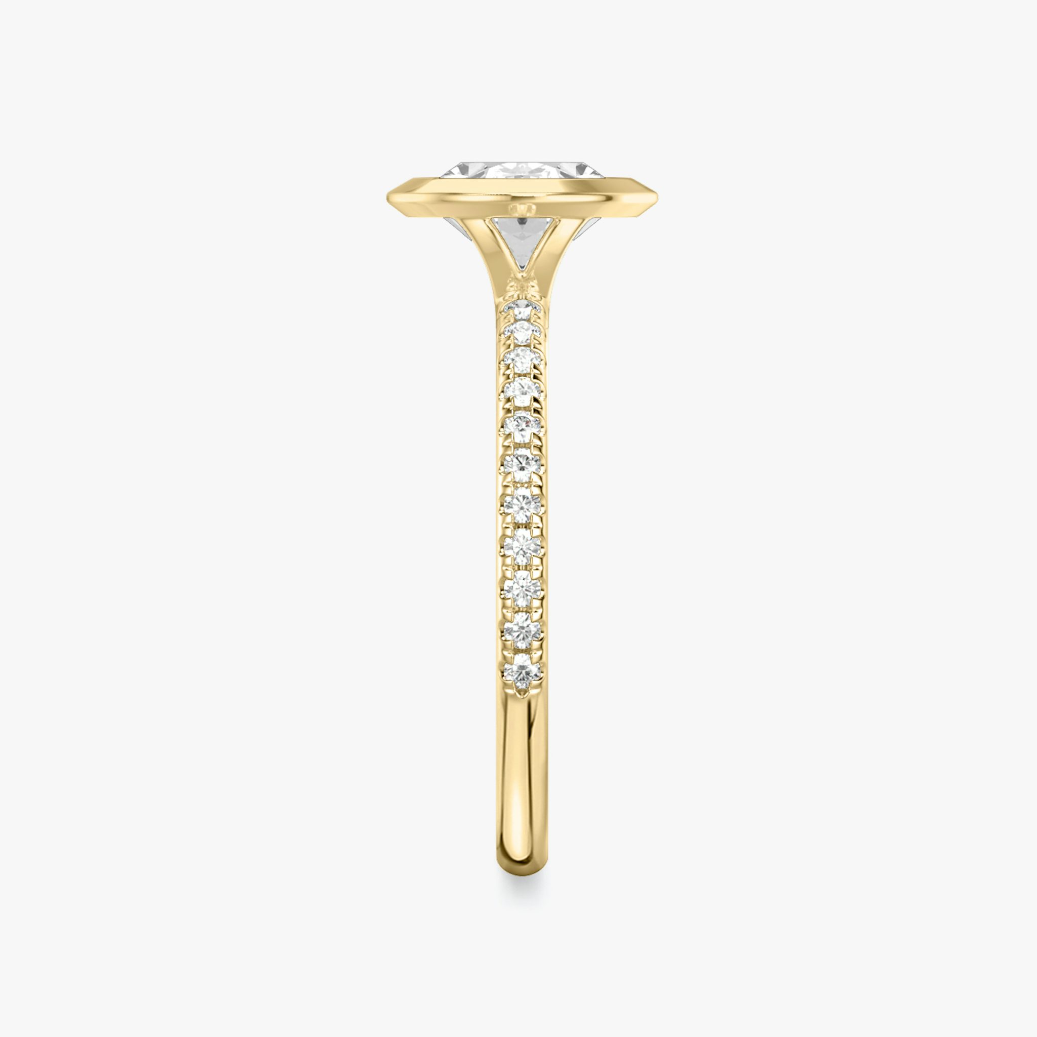 The Signature Bezel | Oval | 18k | Yellow Gold | bandAccent: Pavé | diamondOrientation: horizontal | caratWeight: other