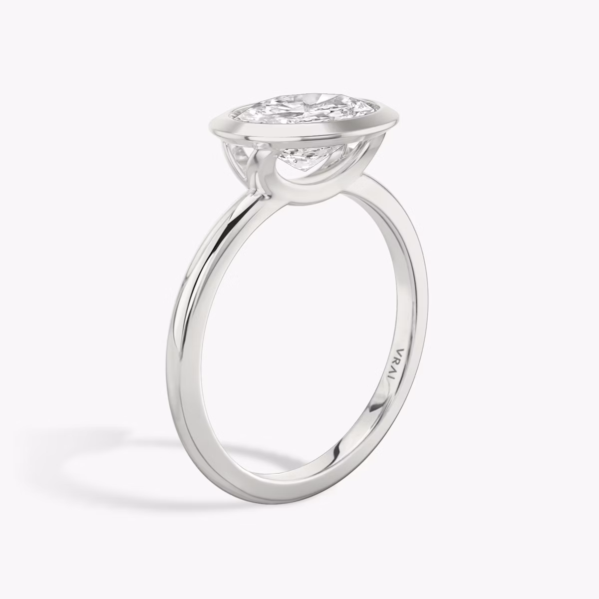 Signature Bezel | Oval | 18k | Weißgold | bandAccent: Ohne Pavé-Besatz | diamondOrientation: horizontal | caratWeight: other