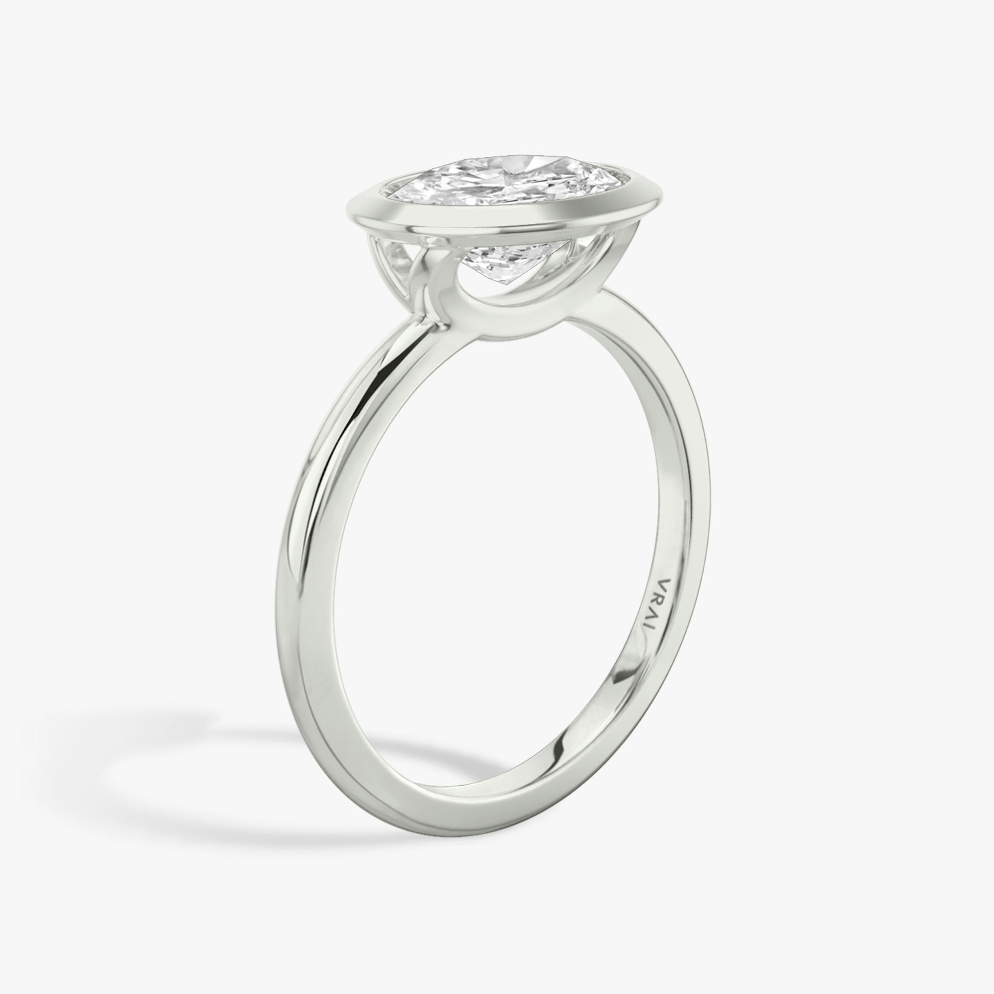 The Signature Bezel | Oval | 18k | White Gold | bandAccent: Plain | diamondOrientation: horizontal | caratWeight: other