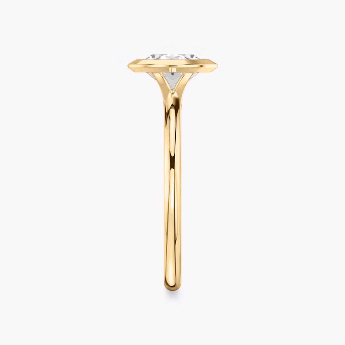 The Signature Bezel | Oval | 18k | Yellow Gold | bandAccent: Plain | diamondOrientation: horizontal | caratWeight: other