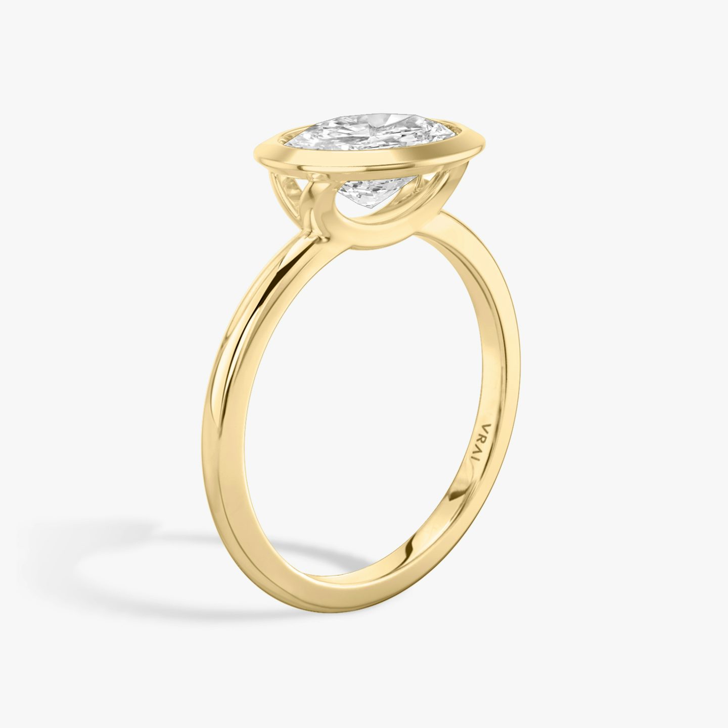 The Signature Bezel | Oval | 18k | Yellow Gold | bandAccent: Plain | diamondOrientation: horizontal | caratWeight: other