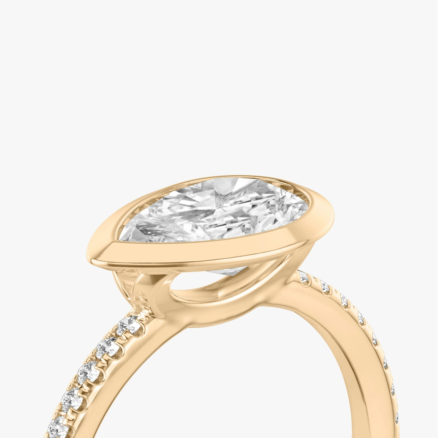 Anillo de compromiso Signature Bezel | Pera | 14k | Oro rosa | bandAccent: Pavé | diamondOrientation: horizontal | caratWeight: other