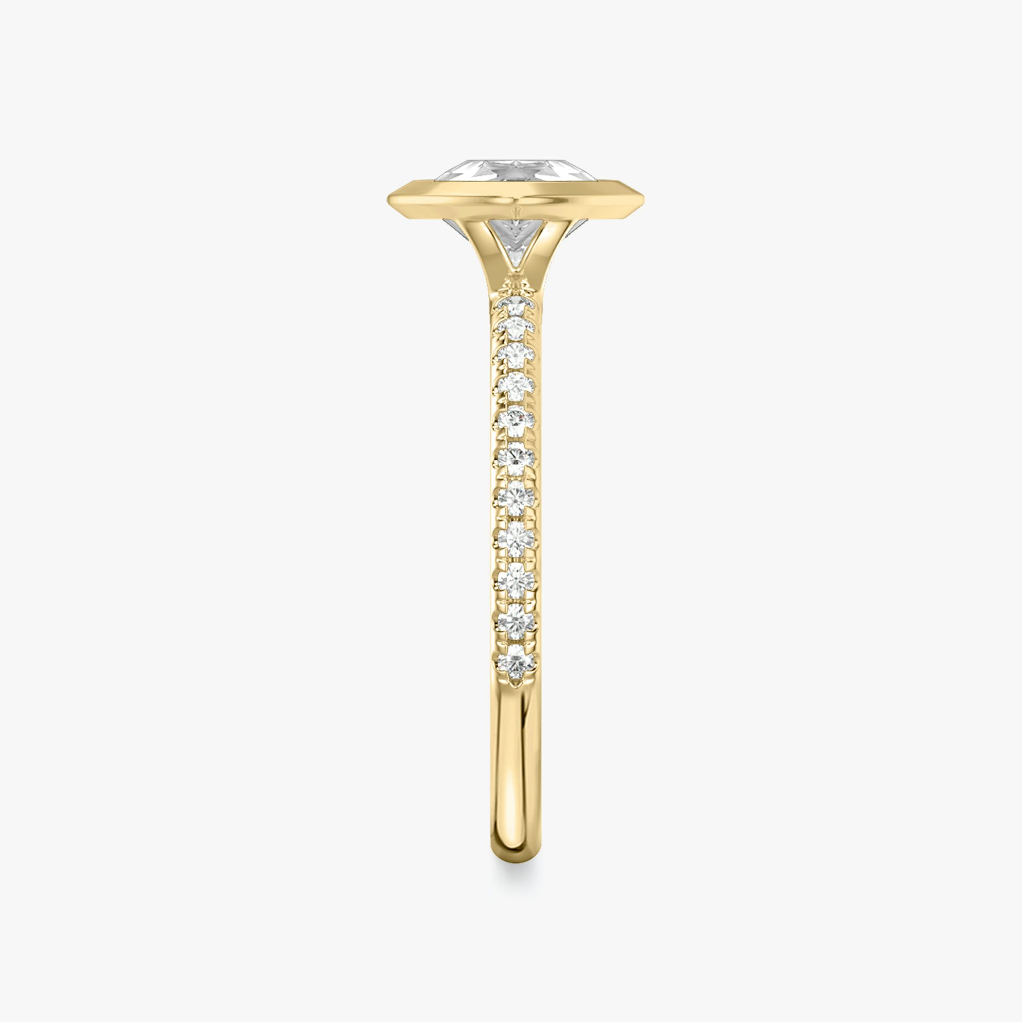The Signature Bezel | Pear | 18k | Yellow Gold | bandAccent: Pavé | diamondOrientation: horizontal | caratWeight: other