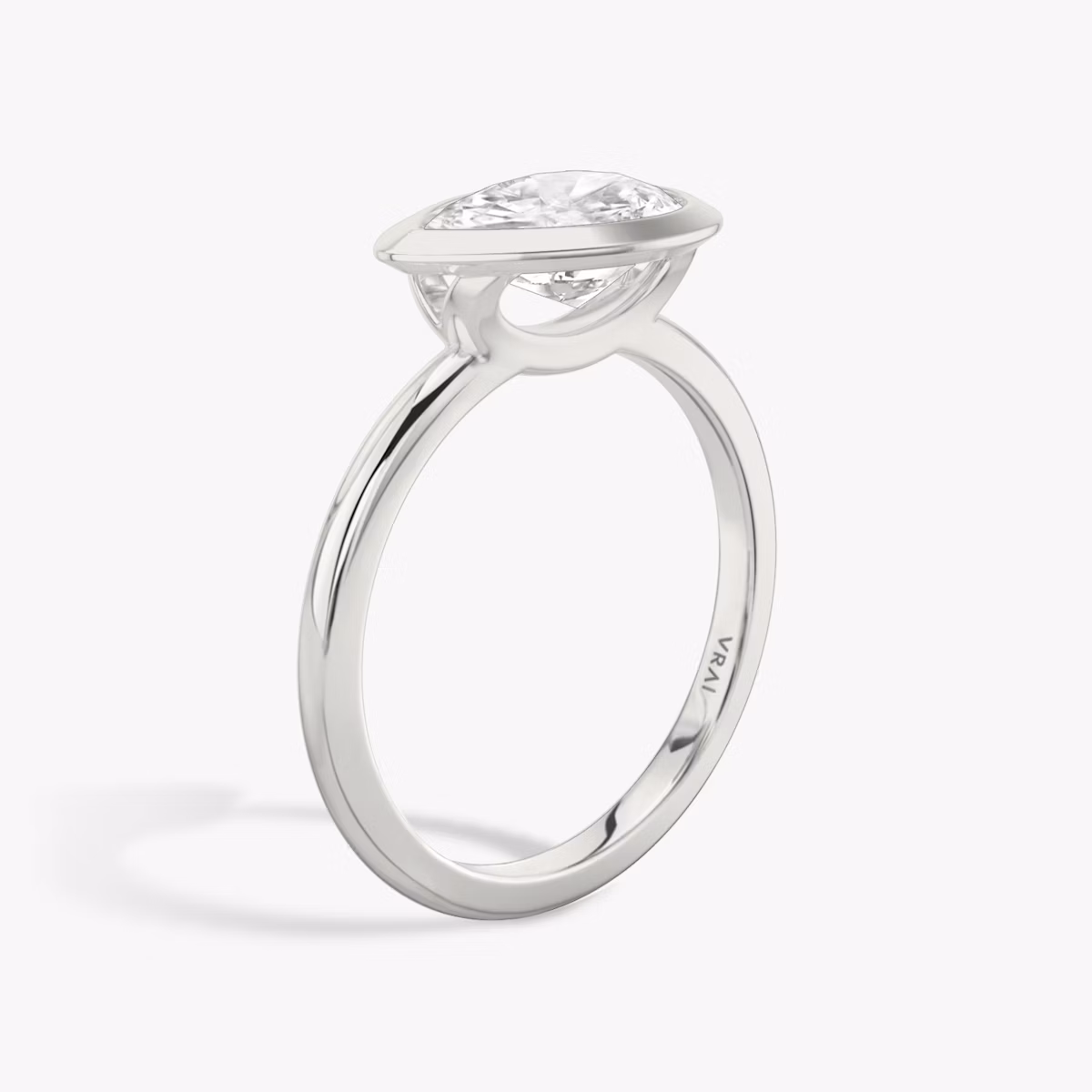 The Signature Bezel | Pear | Platinum | bandAccent: Plain | diamondOrientation: horizontal | caratWeight: other