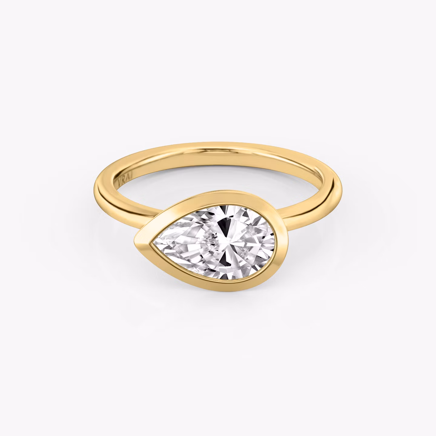 The Signature Bezel Pear | Yellow Gold