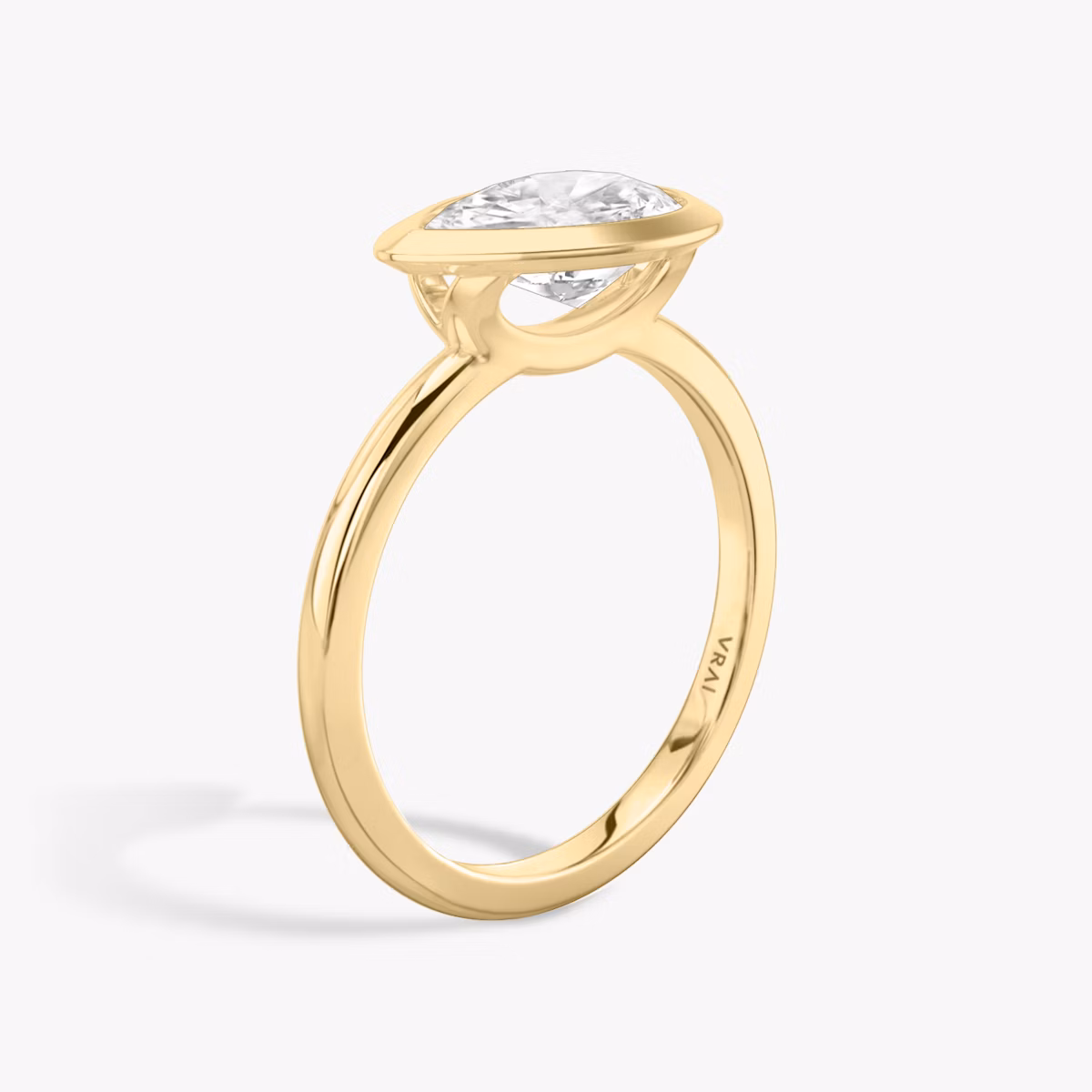 Signature Bezel | Tropfen | 18k | Gelbgold | bandAccent: Ohne Pavé-Besatz | diamondOrientation: horizontal | caratWeight: other