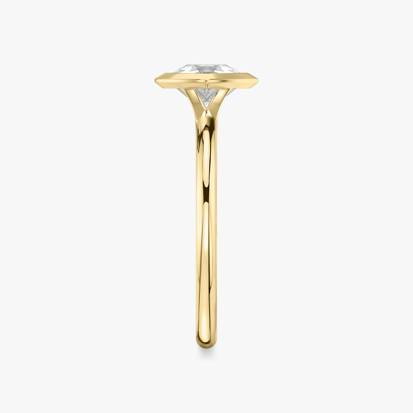 The Signature Bezel | Pear | 18k | Yellow Gold | bandAccent: Plain | diamondOrientation: horizontal | caratWeight: other