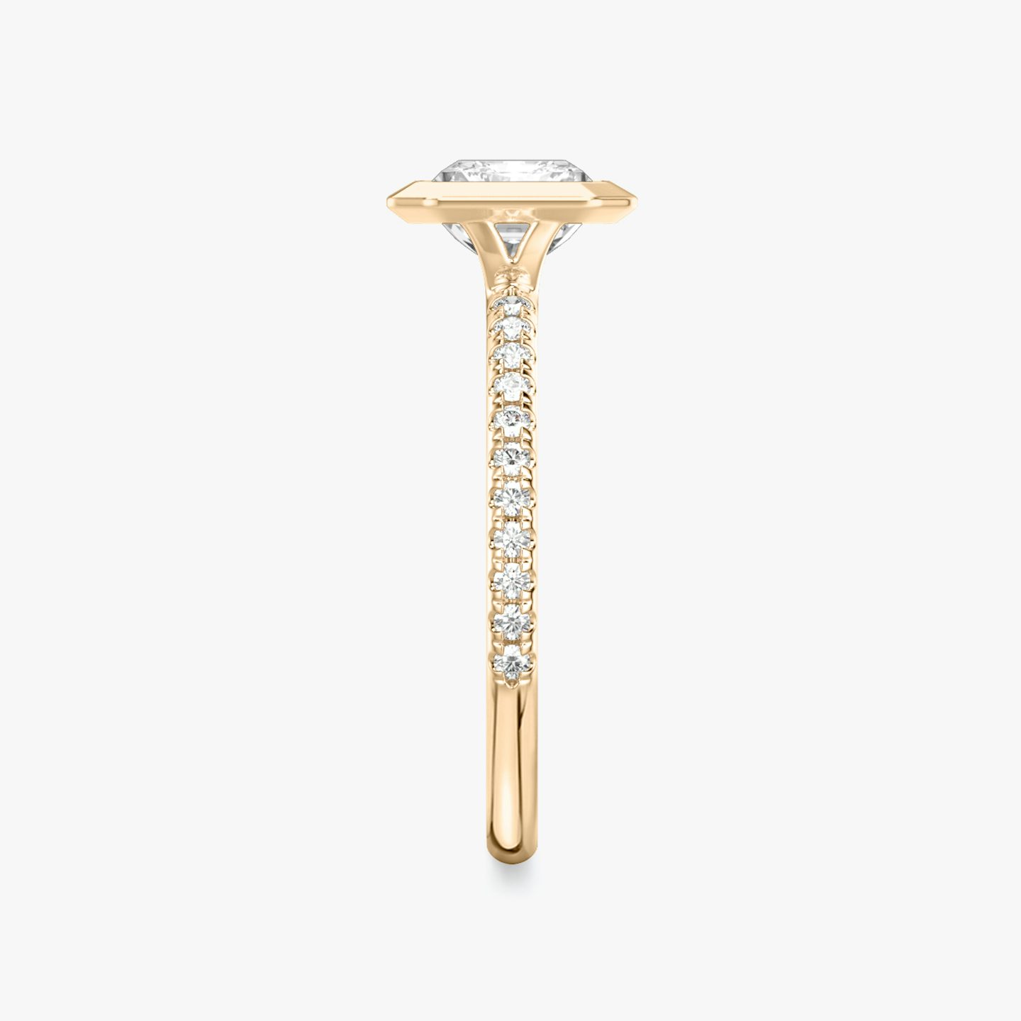 Anillo de compromiso Signature Bezel | Radiante | 14k | Oro rosa | bandAccent: Pavé | diamondOrientation: horizontal | caratWeight: other