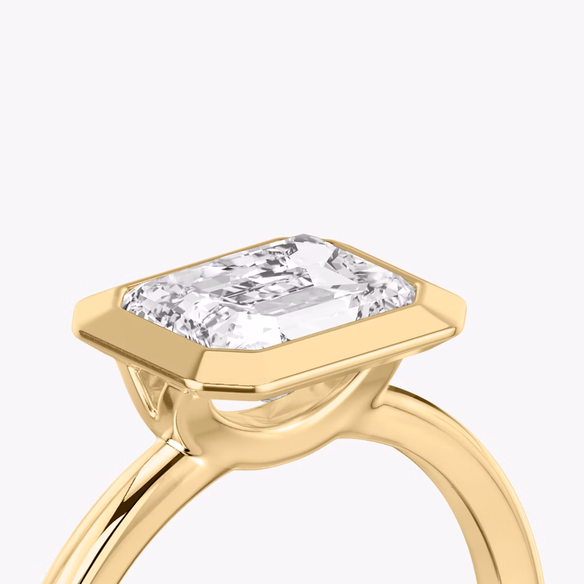 Anillo de compromiso Signature Bezel | Radiante | 18k | Oro amarillo | bandAccent: Simple | diamondOrientation: horizontal | caratWeight: other