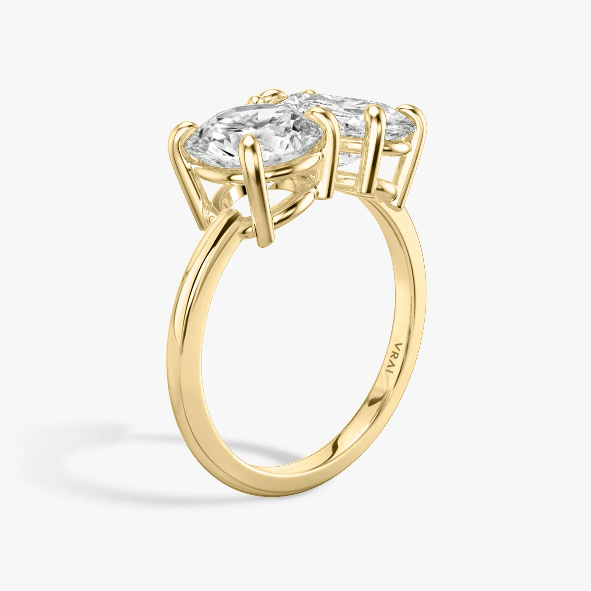 The Toi et Moi | Round Brilliant and Oval | 18k | Yellow Gold | bandAccent: Plain | diamondOrientation: vertical | caratWeight: other
