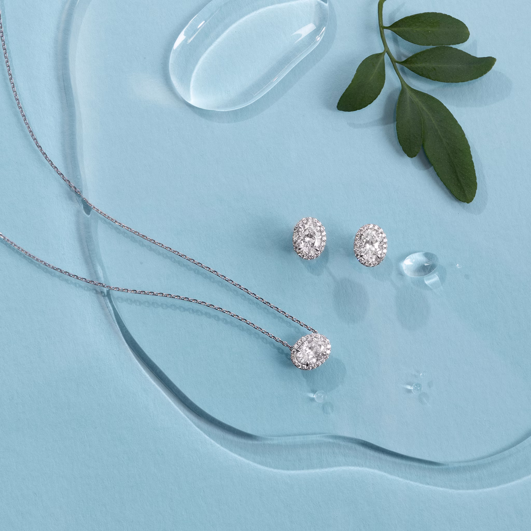 Halo Necklace | Oval | 14k | White Gold | caratWeight: 0.50ct