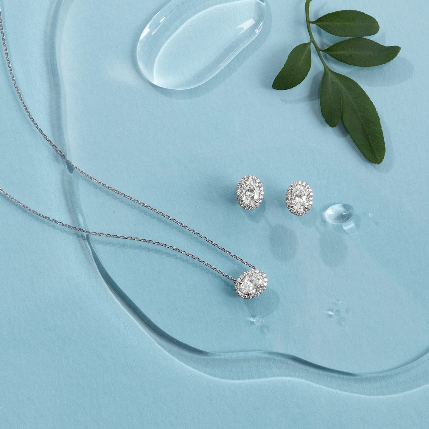 Halo Necklace | Oval | 14k | White Gold | caratWeight: 0.75ct